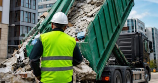 Вывоз строительного мусора в Воркуте: услуги лицензированной компании — ПроМусор